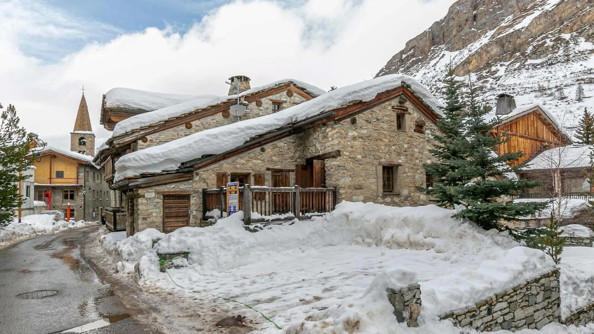 Chalet 17°C Restaure, 4 Ch, Au Coeur Du Vieux Val-D'Isere, Grande Cheminee, Proche Pistes, Parking, Wifi - Fr-1-694-358 0*,  Francia